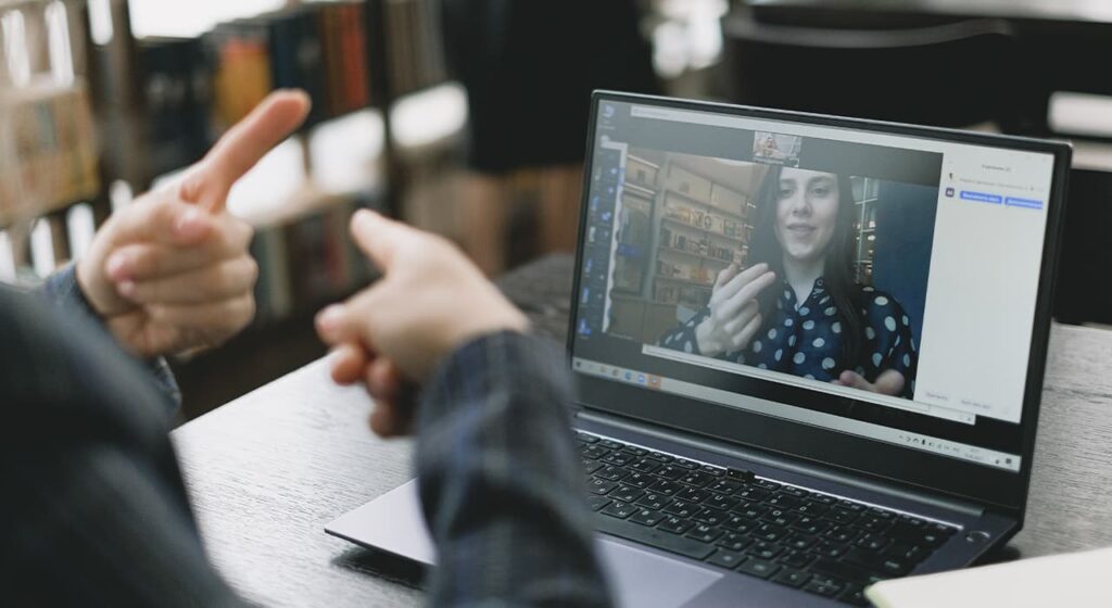 Transition to higher education for deaf or hard of hearing students